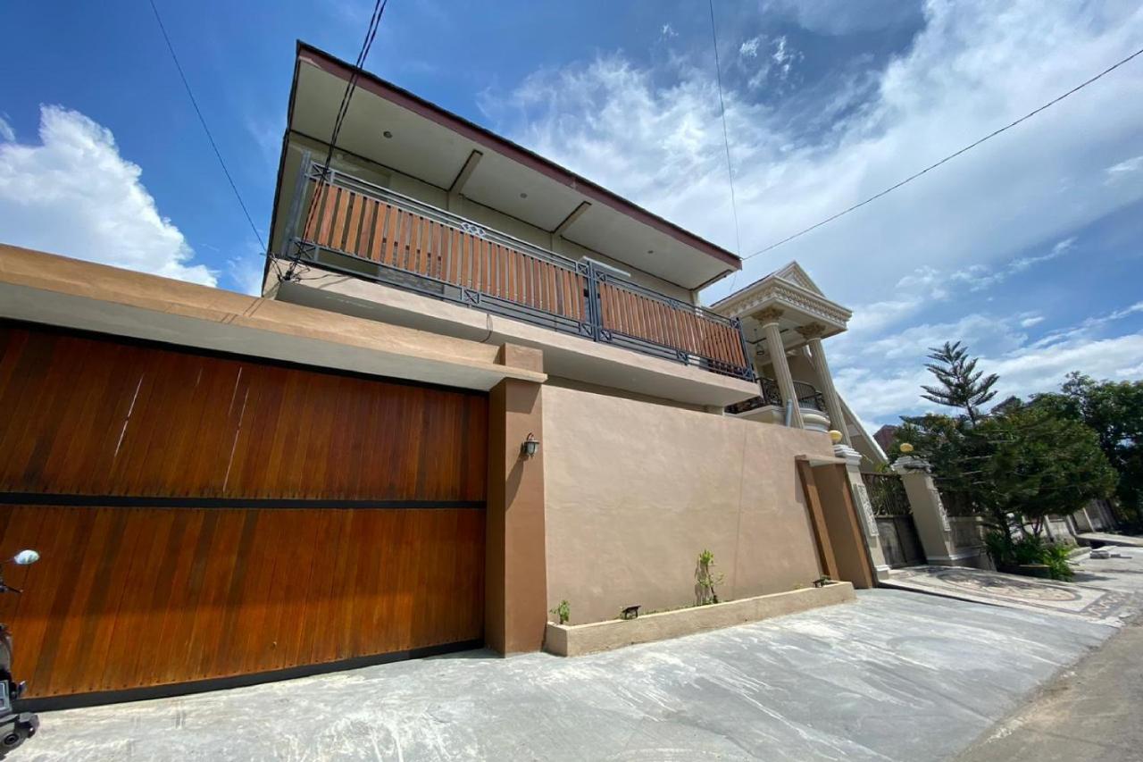 Hotel Reddoorz Near Train Station Mojokerto