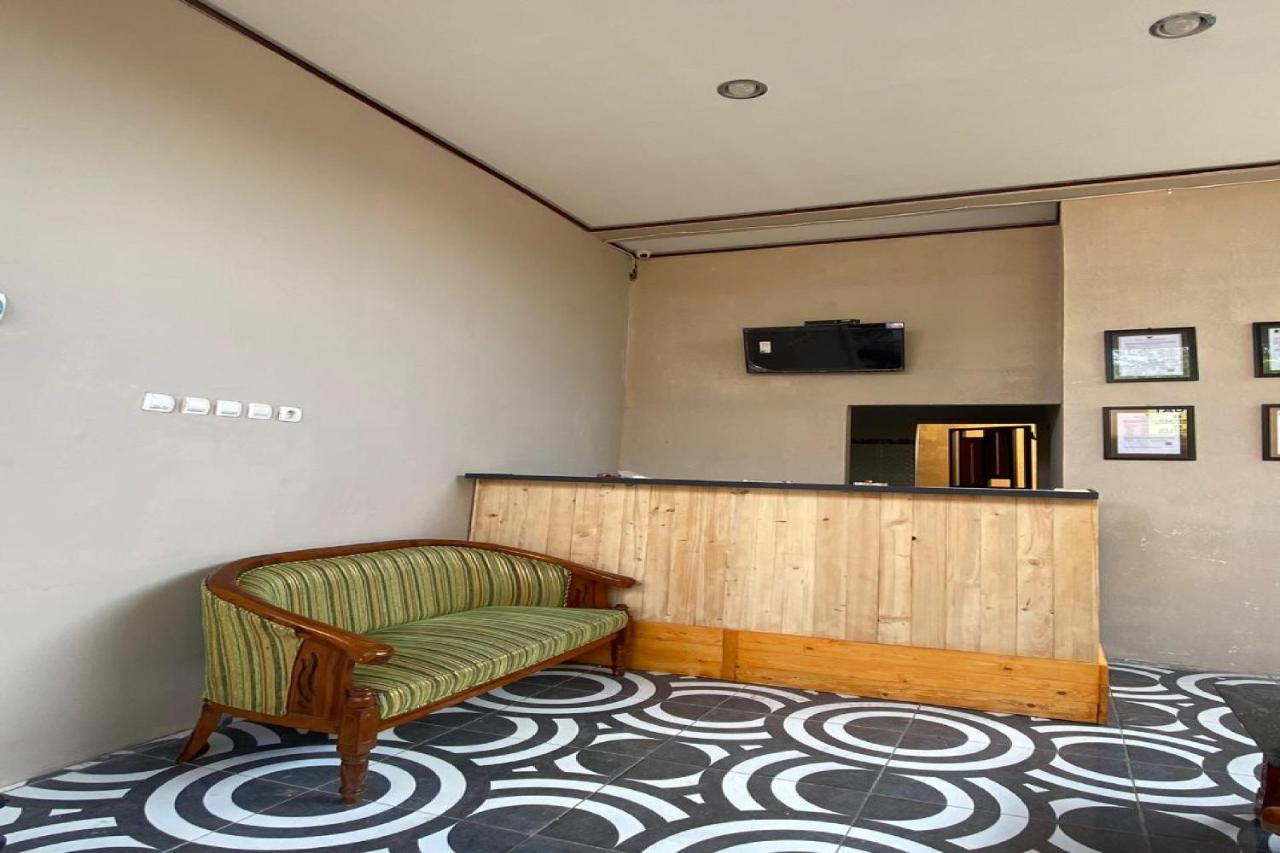 Reddoorz Near Train Station Hotel Mojokerto
